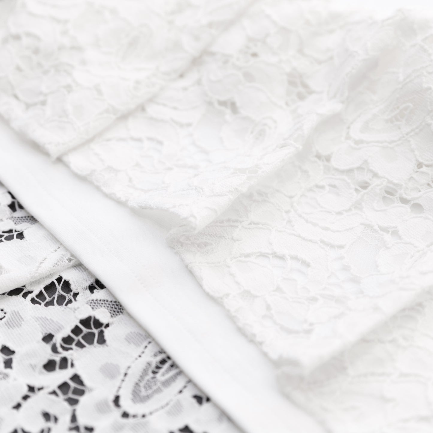 裾レースチュニック