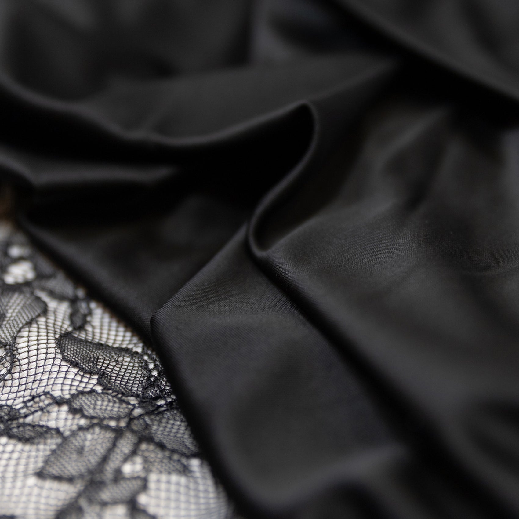 オフショルダーレースキャミソール