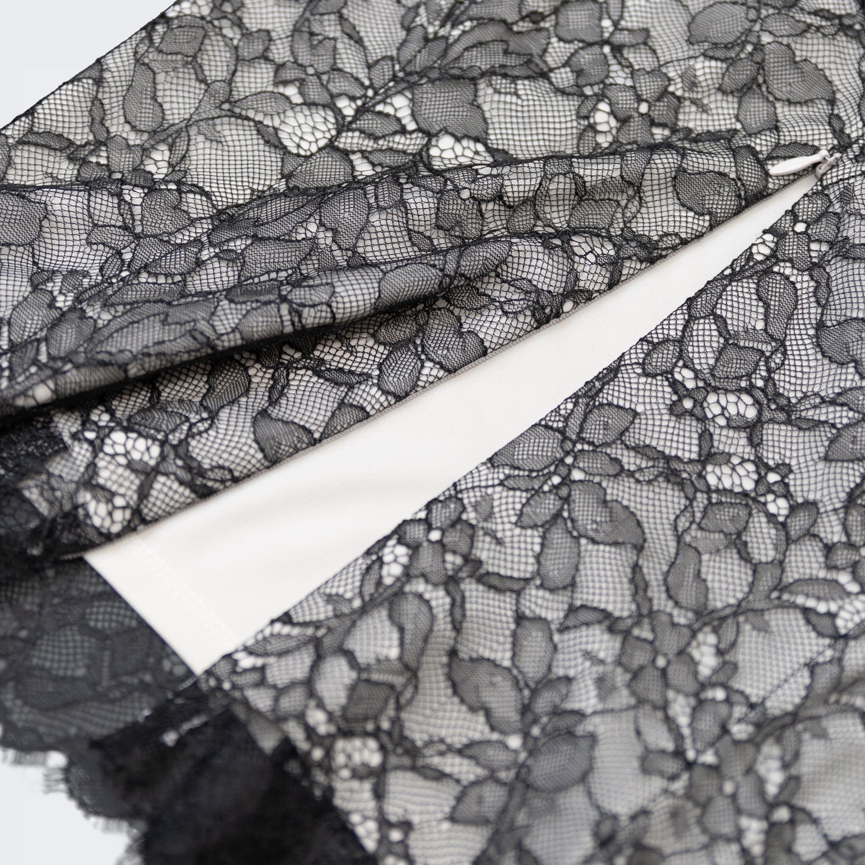 オフショルダーレースキャミソール