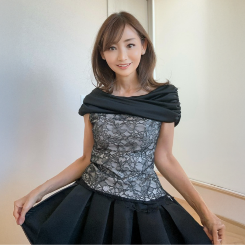 オフショルダーレースキャミソール