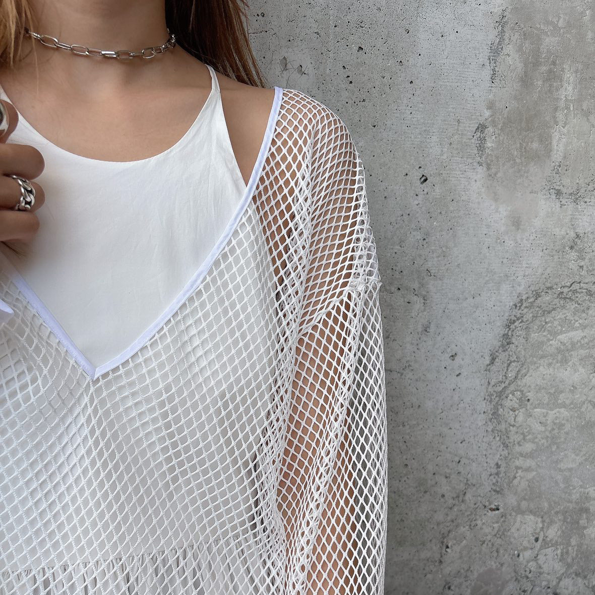 V衿メッシュプルオーバー